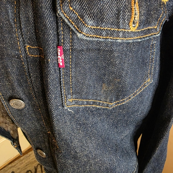 Denim Levis Jacket with Faux Fur Collar - Picture 2 of 8